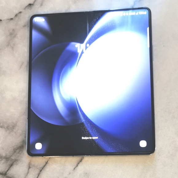 Samsung Galaxy Z Fold5 256gb Icy blue - Picture 2 of 15